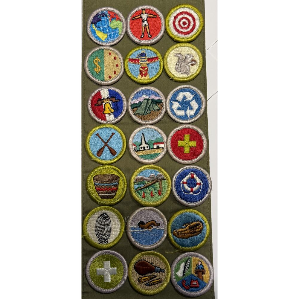 Vintage Late 1980s Boy Scouts Merit Badge Sash 21 Patches BSA